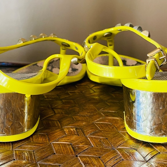 Sandals - Picture 2 of 4